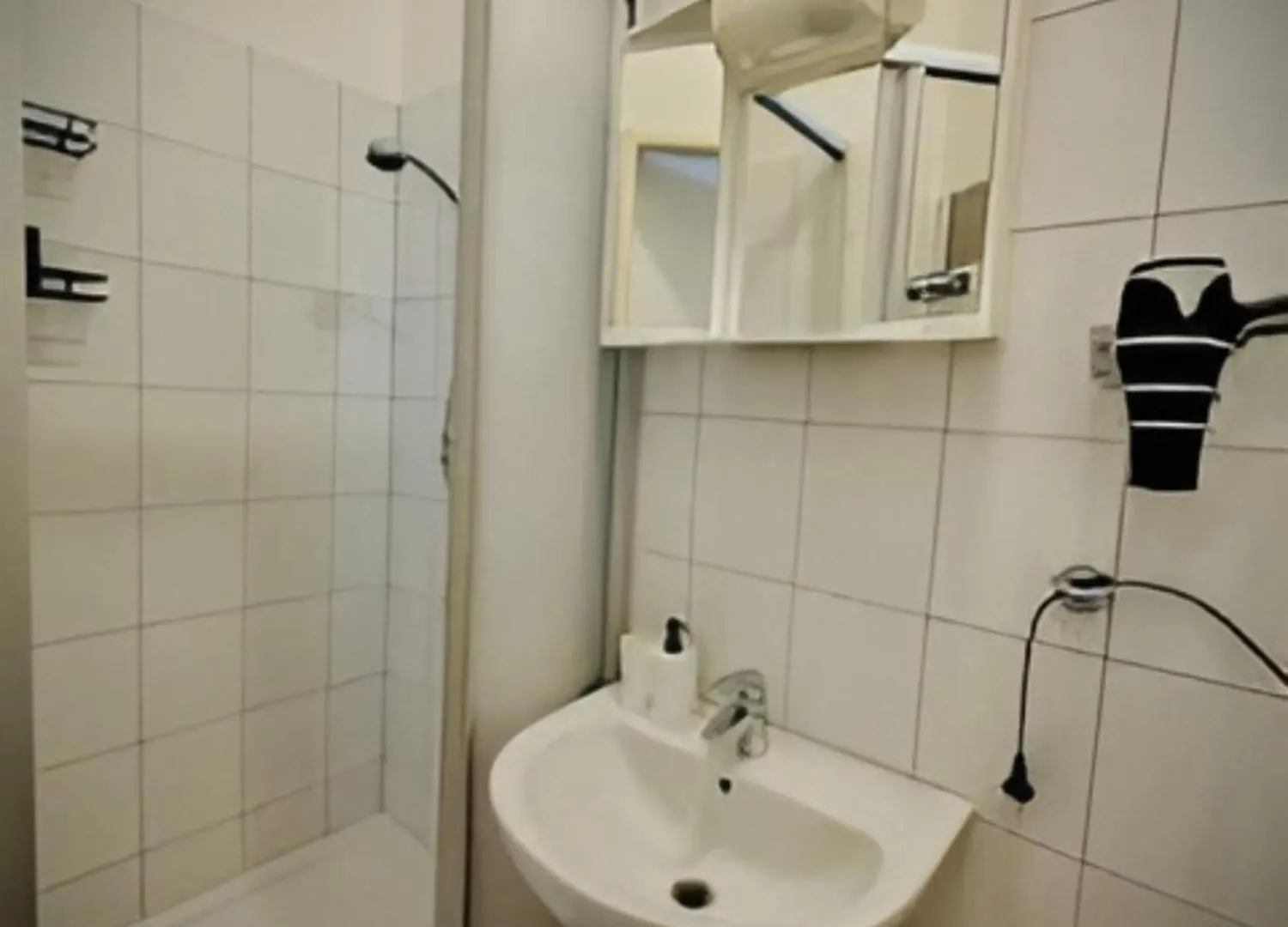Beautiful 1 Bedroom Retreat 10 Min to Westbahnhof Wiedeń Austria