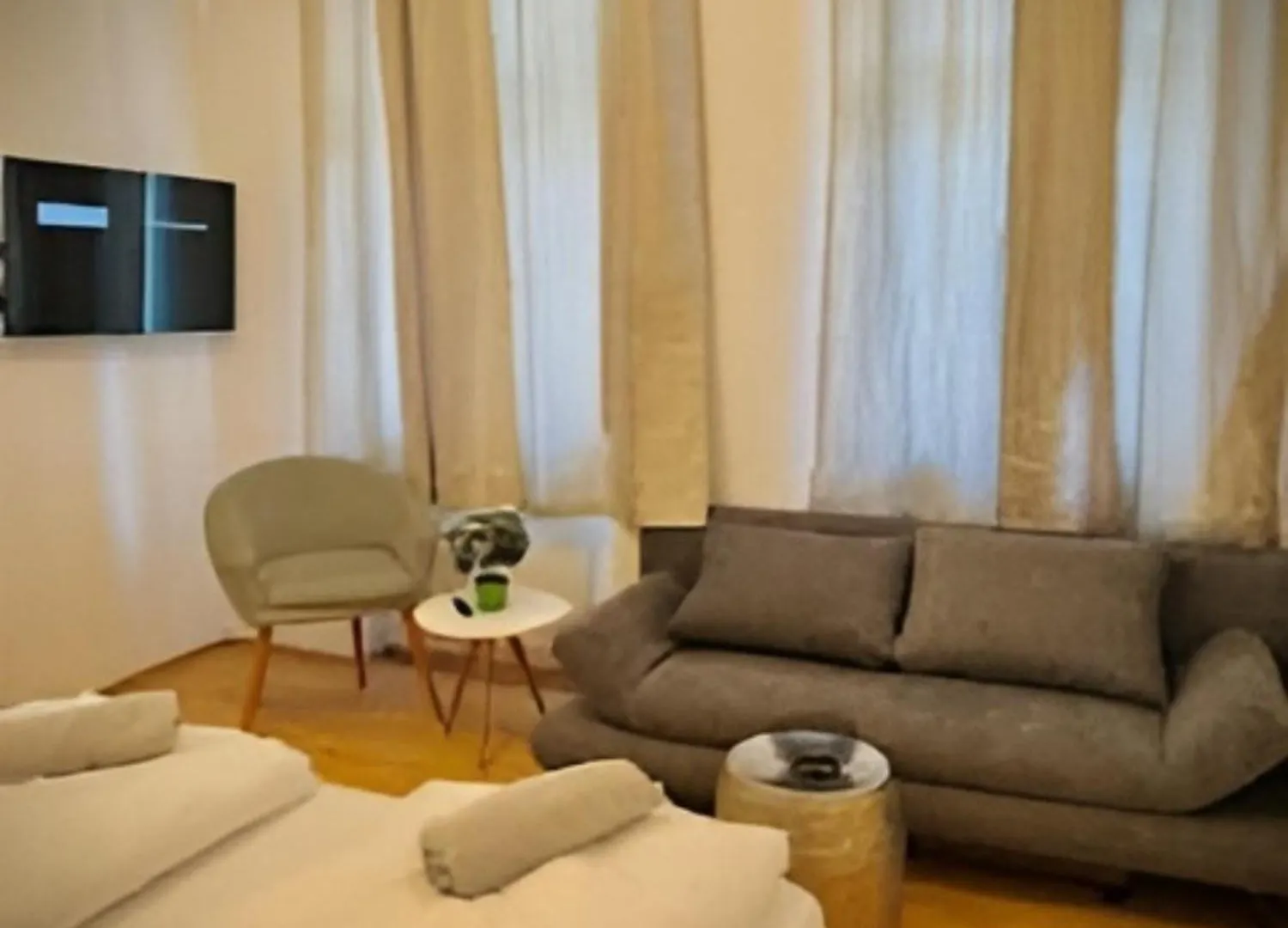 Beautiful 1 Bedroom Retreat 10 Min to Westbahnhof Wiedeń Apartament