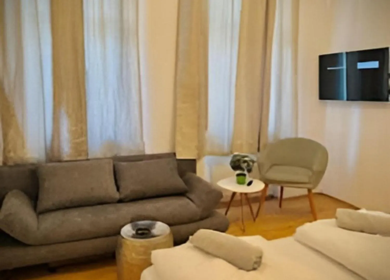 Beautiful 1 Bedroom Retreat 10 Min to Westbahnhof Wiedeń