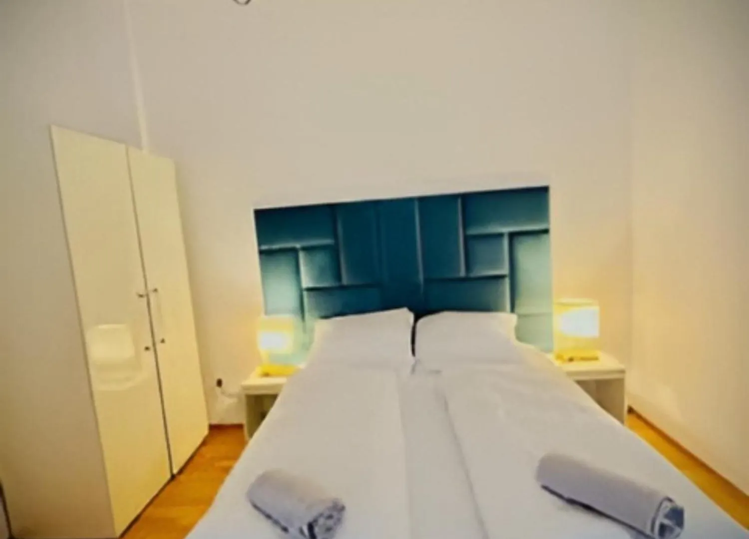 Beautiful 1 Bedroom Retreat 10 Min to Westbahnhof Wiedeń Apartament